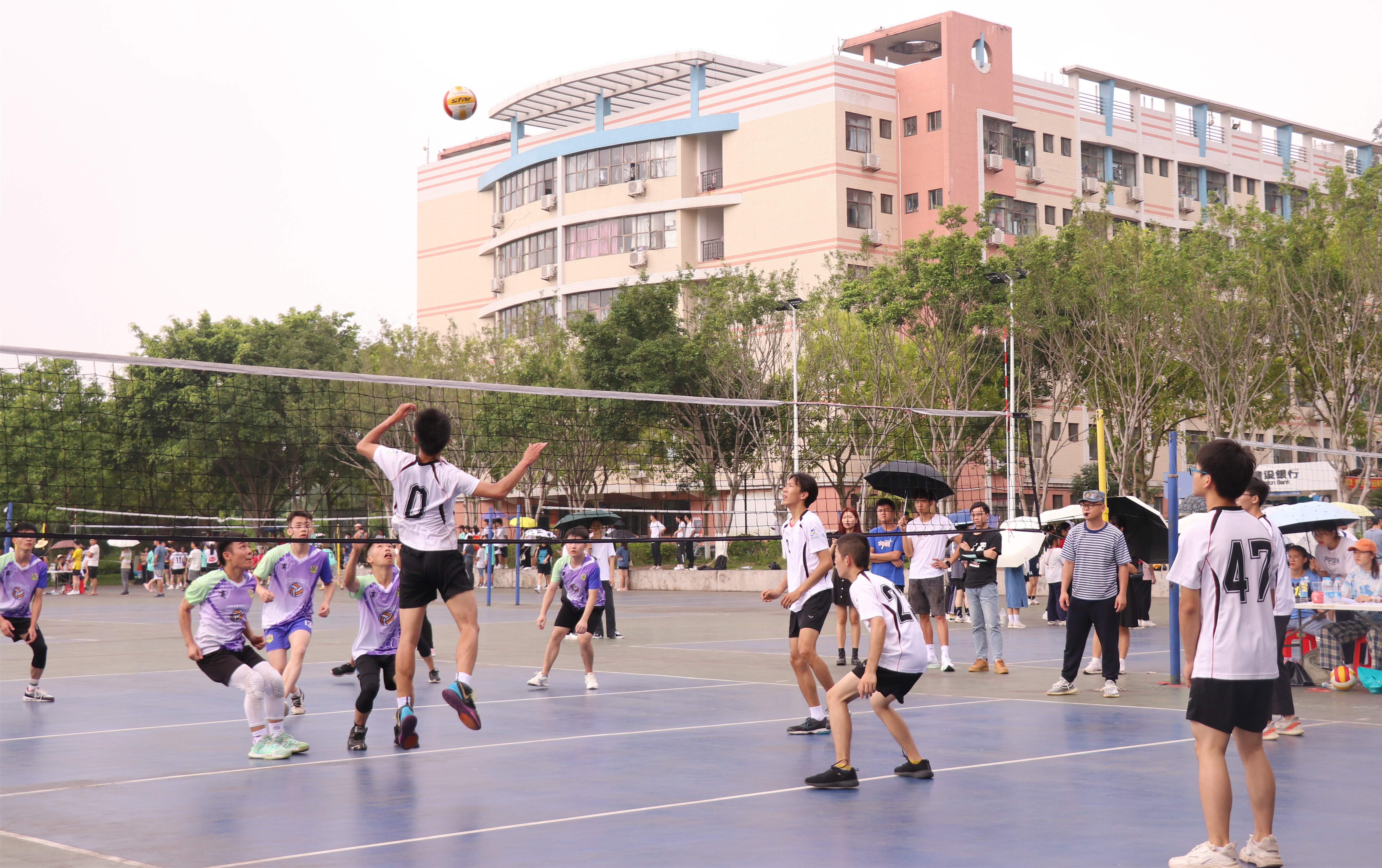 第二十届球类运动会男子排球比赛我院对战商学院